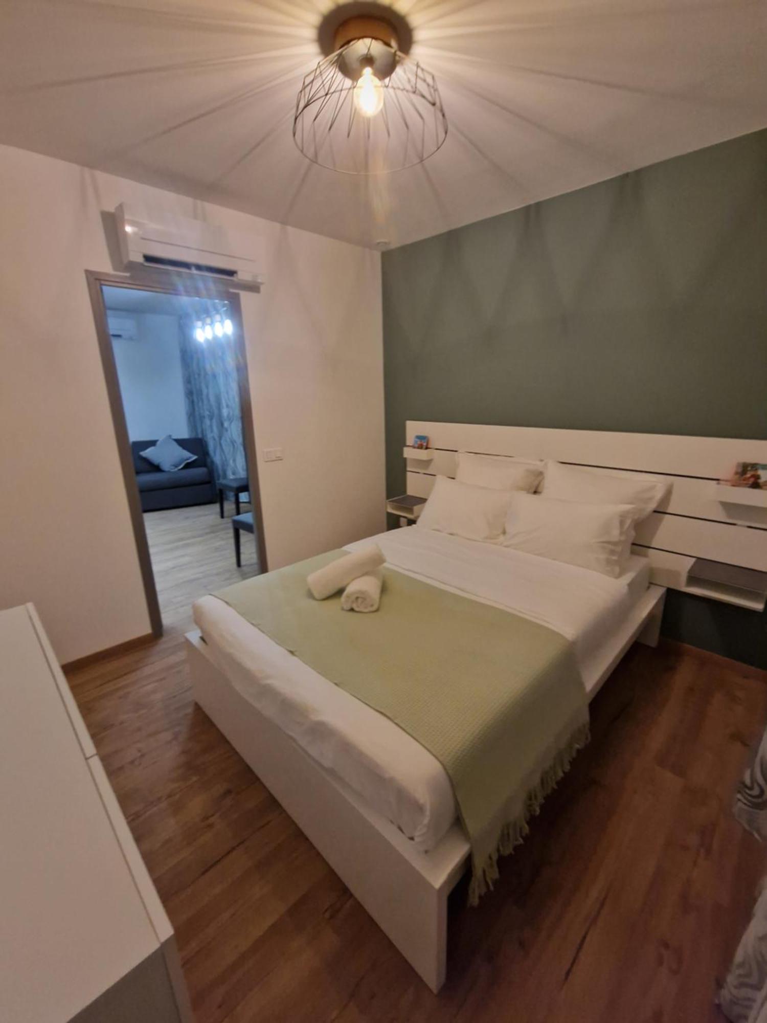 Maison D'Hotes Avec 3 Appartements Et Un Studio Viry-Chatillon Exterior photo